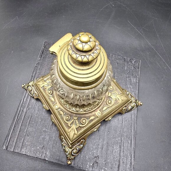 Antique Brass & Glass Ornate Inkwell With Hinged Lid On Decorative Base HS284 - Picture 7 of 10